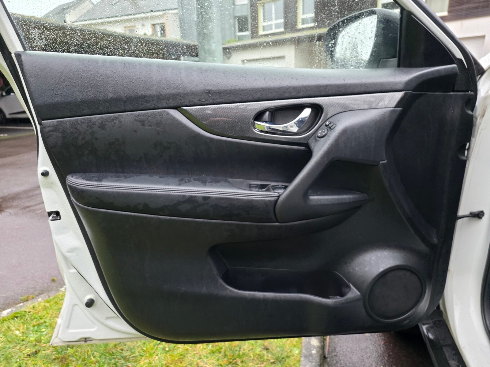 NISSAN X-TRAIL III Phase 1 – 1.6 DIG-T 163ch “White Edition” (7 Places)