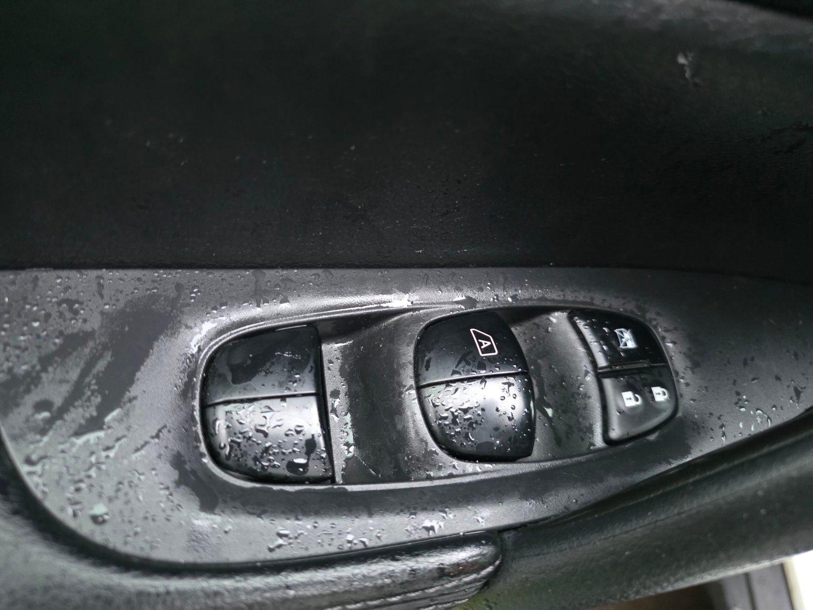 NISSAN X-TRAIL III Phase 1 – 1.6 DIG-T 163ch “White Edition” (7 Places)