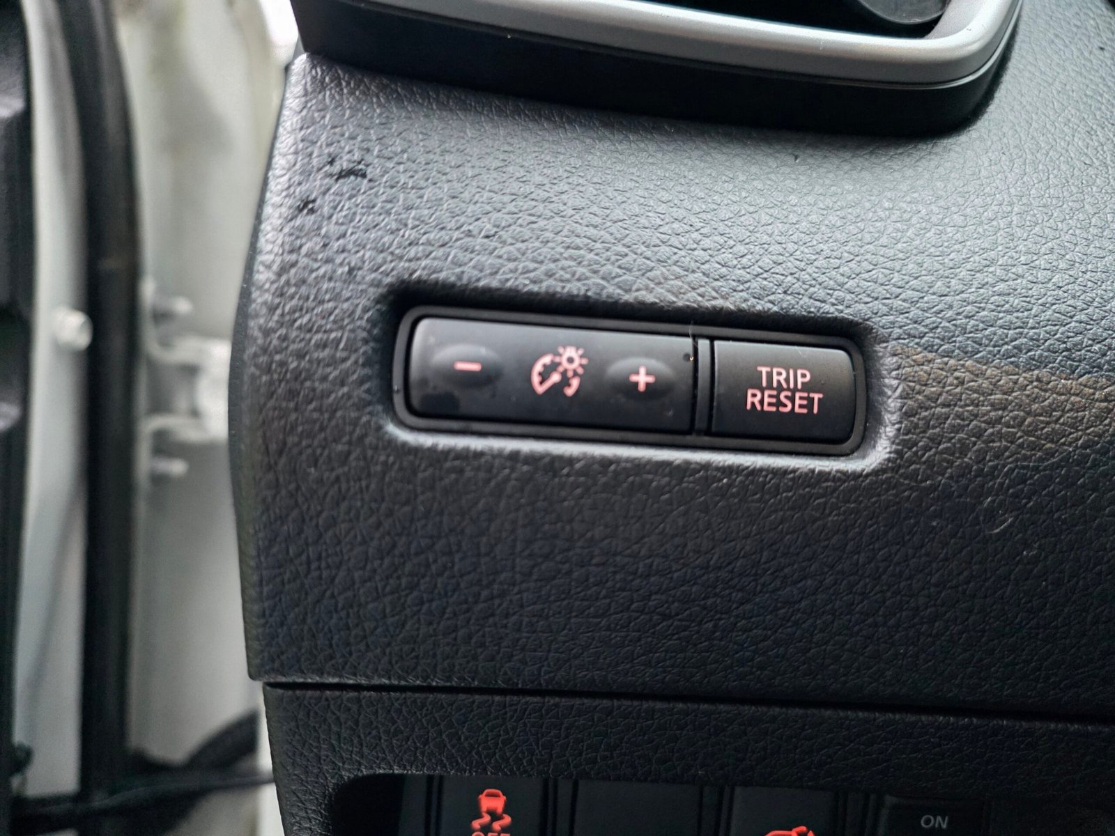 NISSAN X-TRAIL III Phase 1 – 1.6 DIG-T 163ch “White Edition” (7 Places)