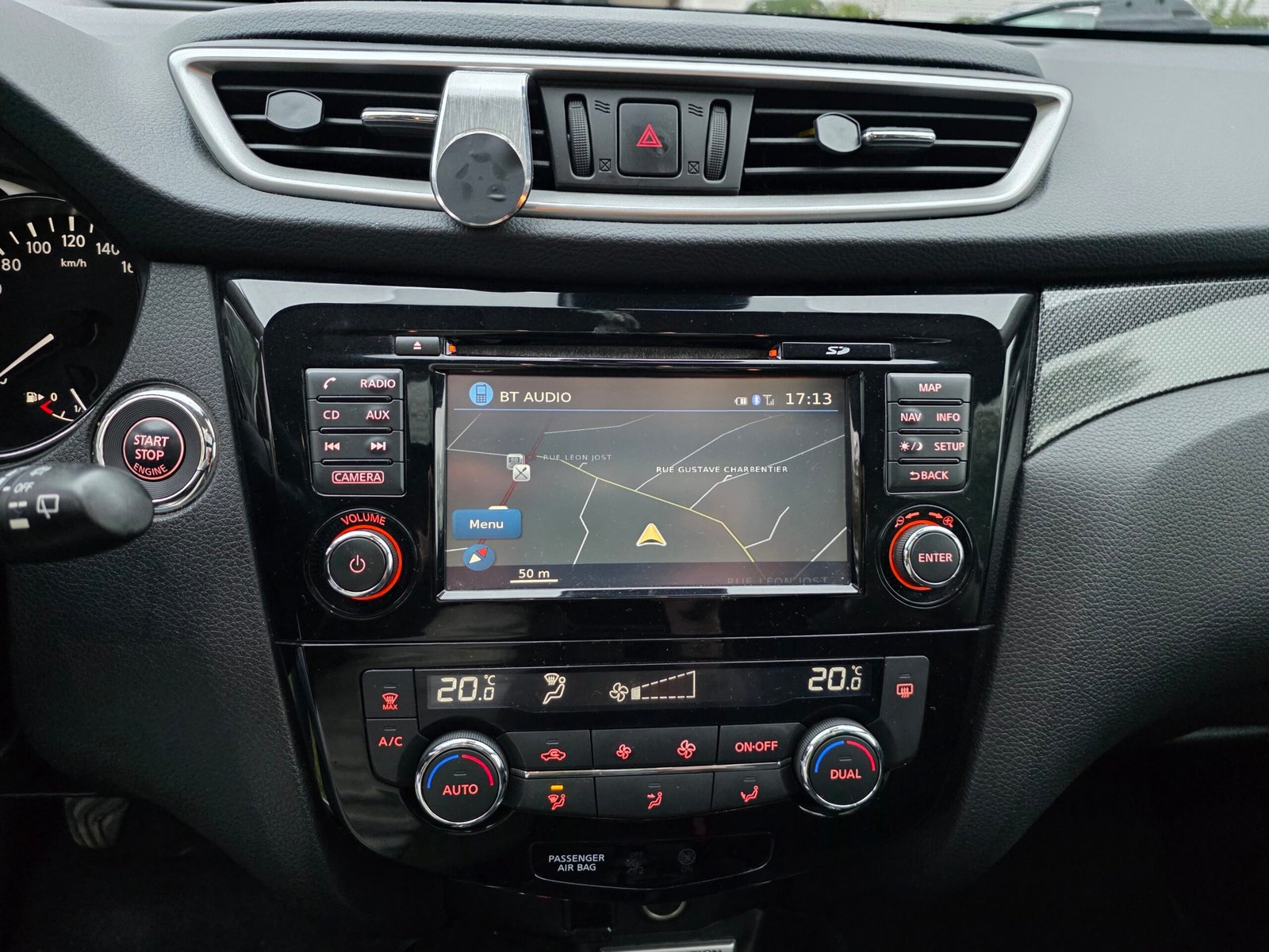 NISSAN X-TRAIL III Phase 1 – 1.6 DIG-T 163ch “White Edition” (7 Places)