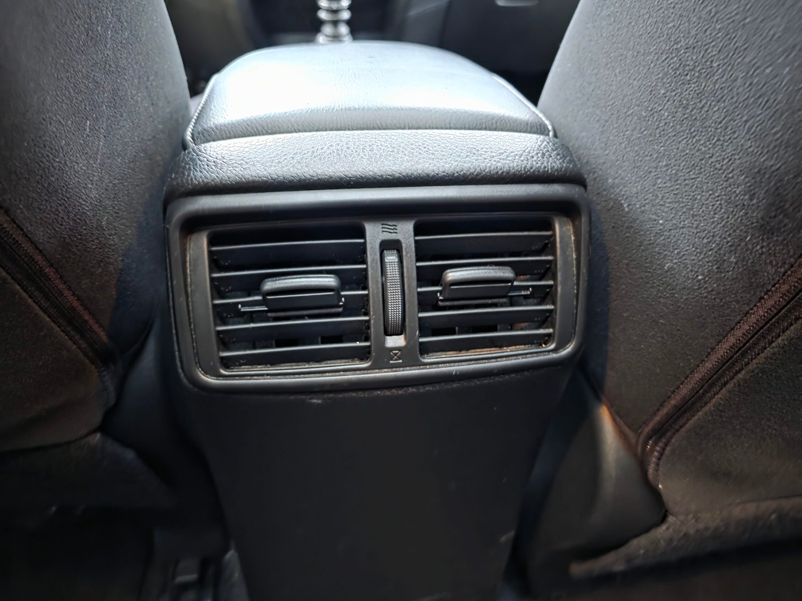 NISSAN X-TRAIL III Phase 1 – 1.6 DIG-T 163ch “White Edition” (7 Places)