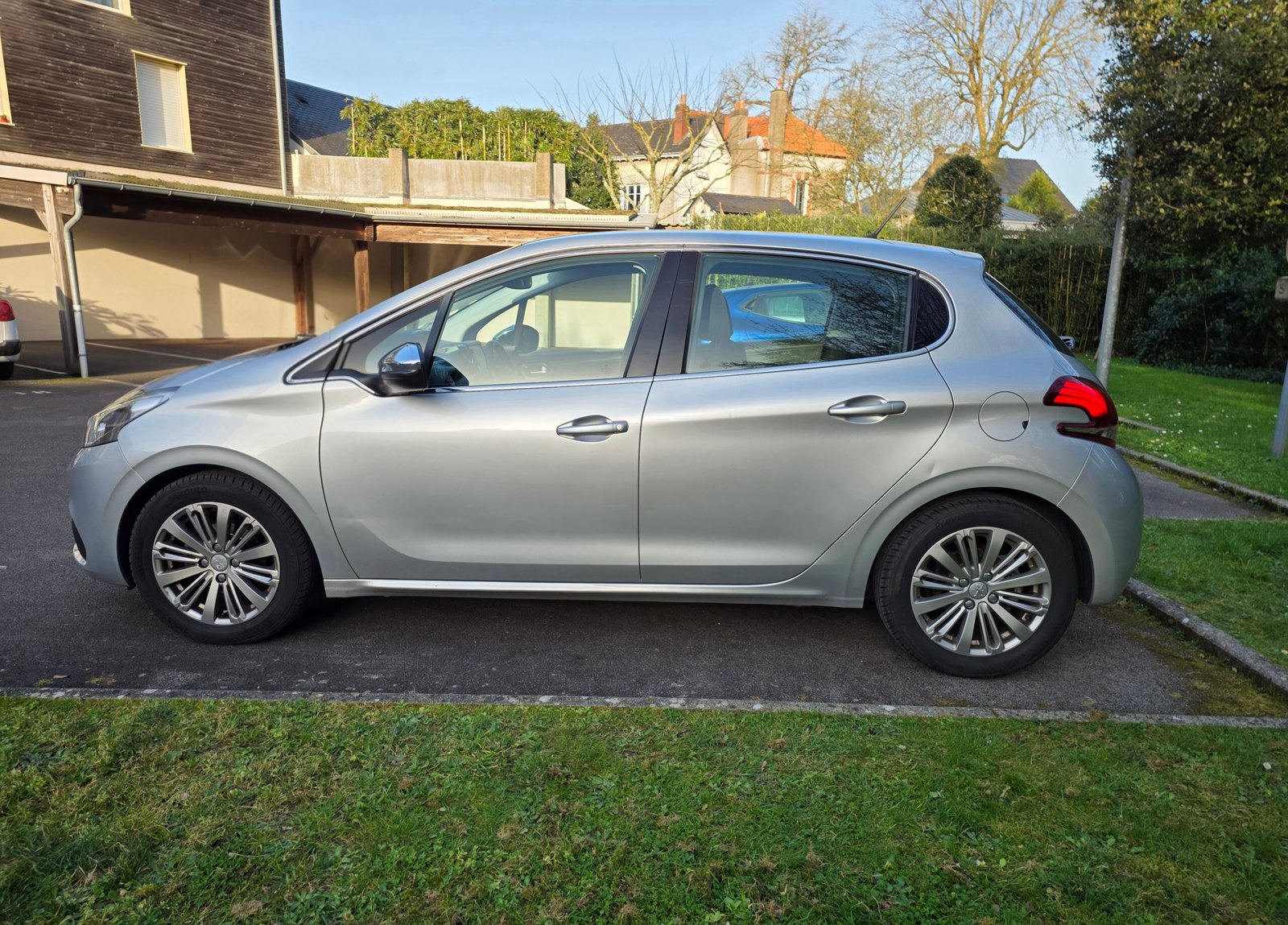 PEUGEOT 208 Phase 2 – 1.2 PureTech 110ch EAT6