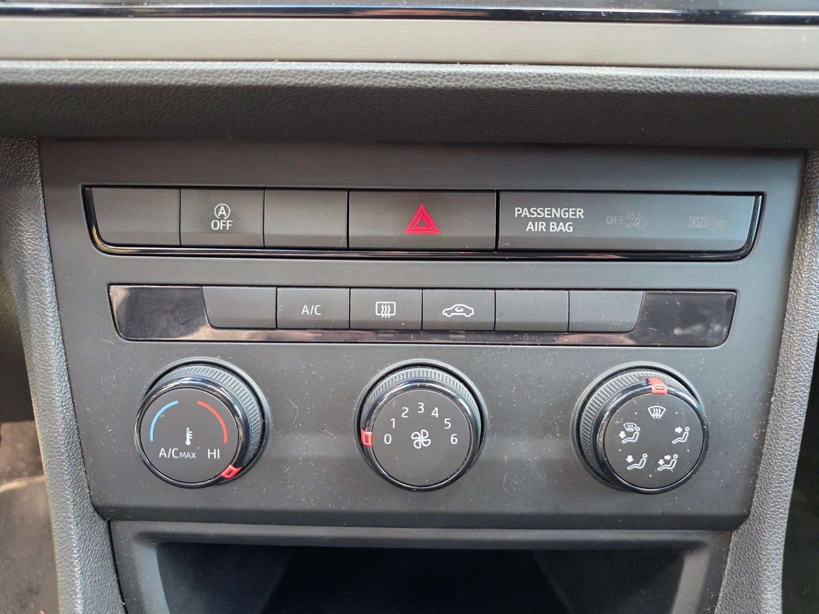 SEAT LEON III Phase 1 – 1.6 TDI 105ch BVM5