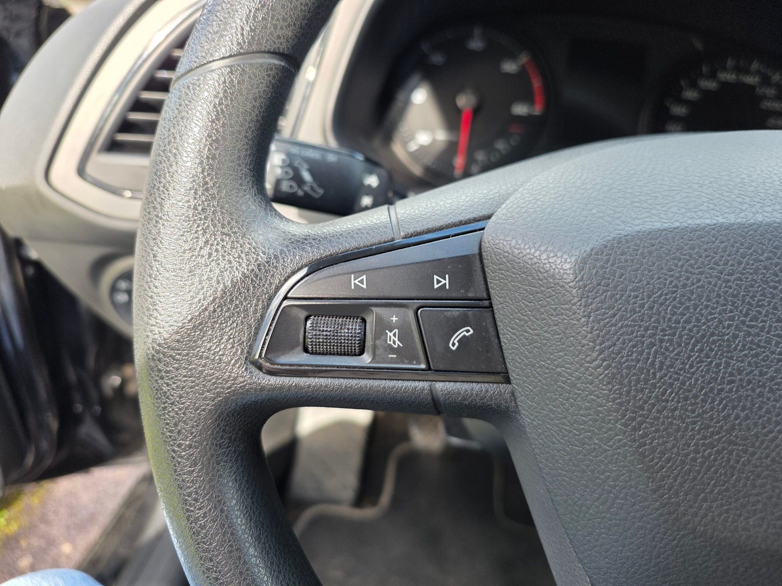 SEAT LEON III Phase 1 – 1.6 TDI 105ch BVM5