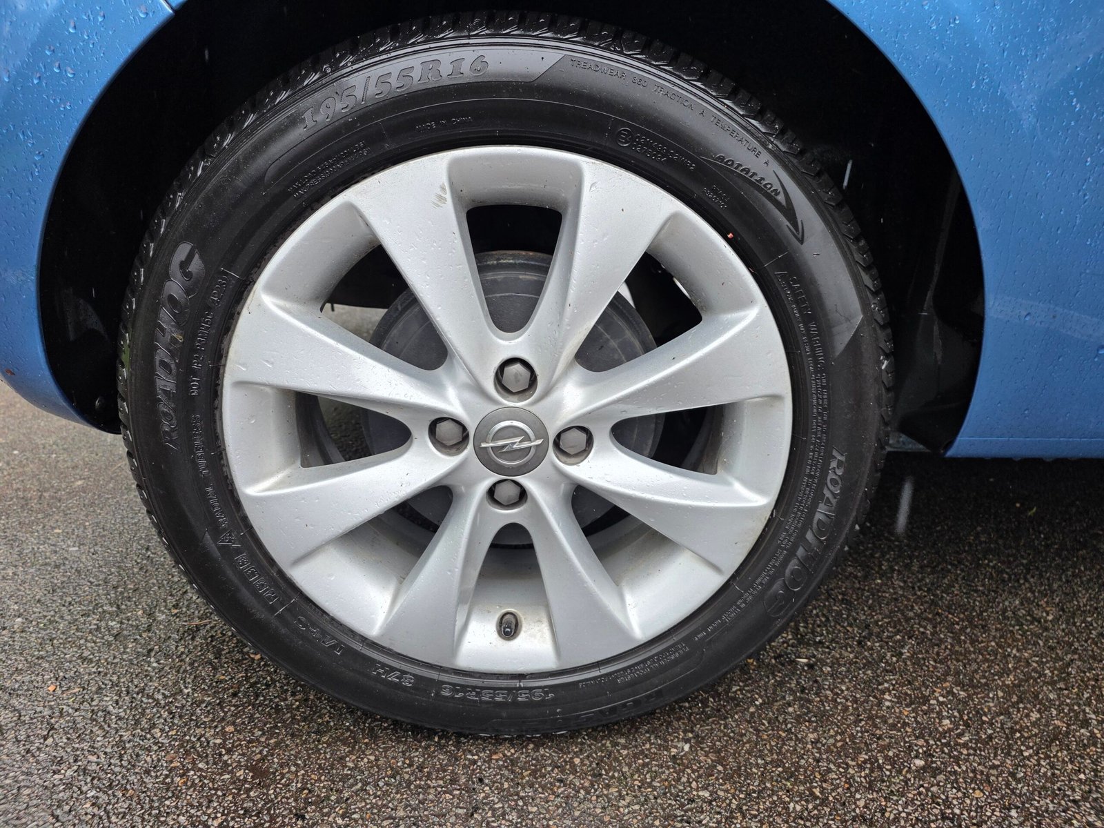 OPEL CORSA E – 1.4i 90ch BVM5 ACTIVE