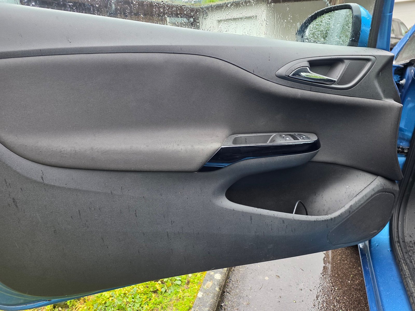 OPEL CORSA E – 1.4i 90ch BVM5 ACTIVE