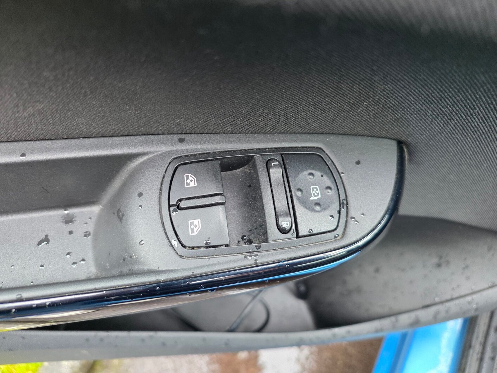 OPEL CORSA E – 1.4i 90ch BVM5 ACTIVE