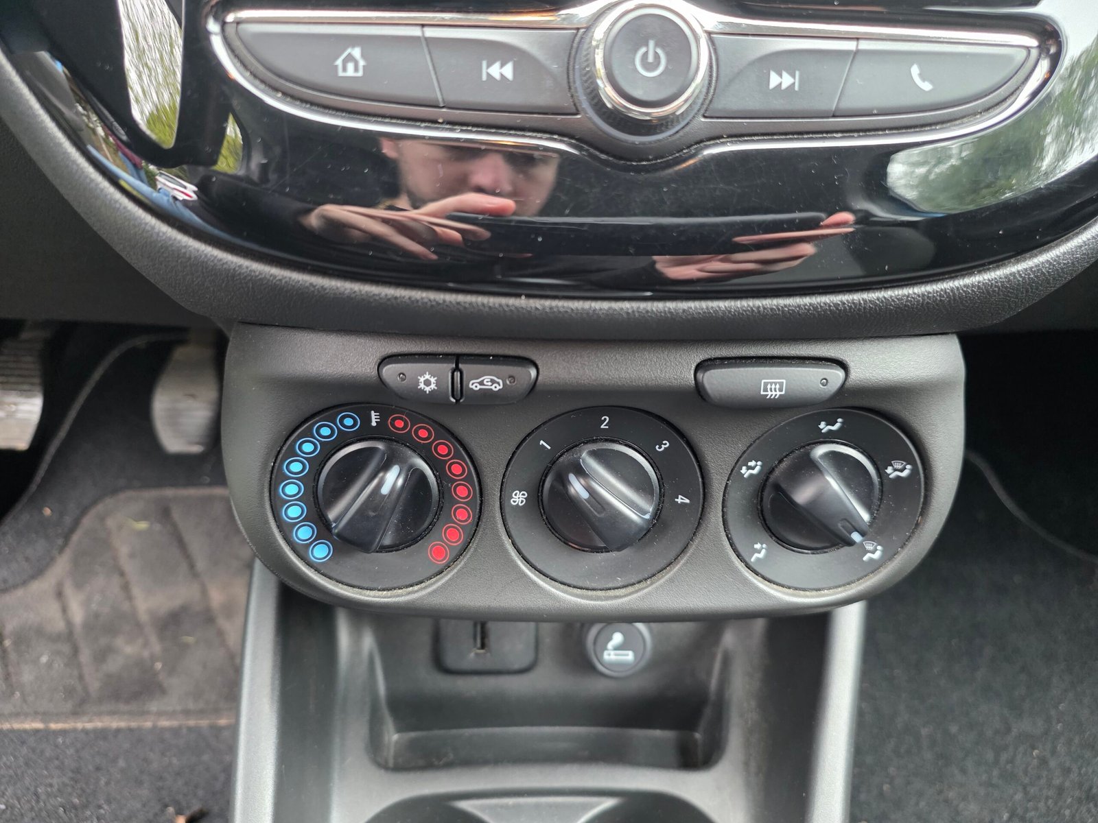 OPEL CORSA E – 1.4i 90ch BVM5 ACTIVE