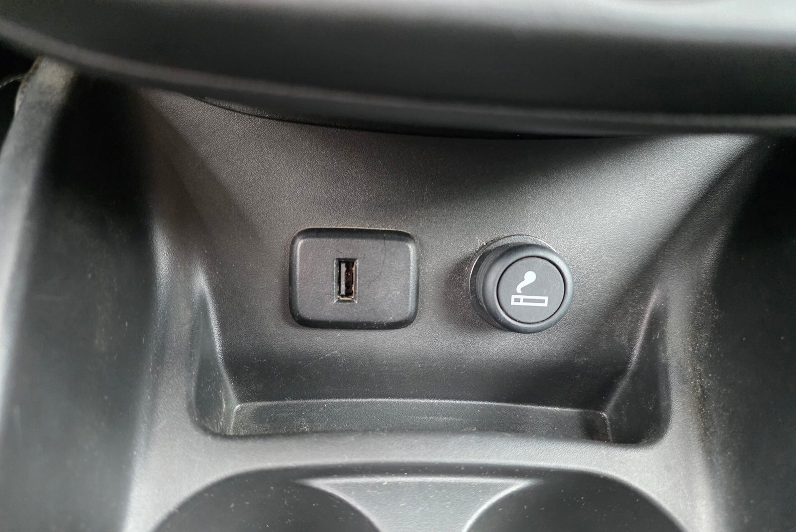 OPEL CORSA E – 1.4i 90ch BVM5 ACTIVE