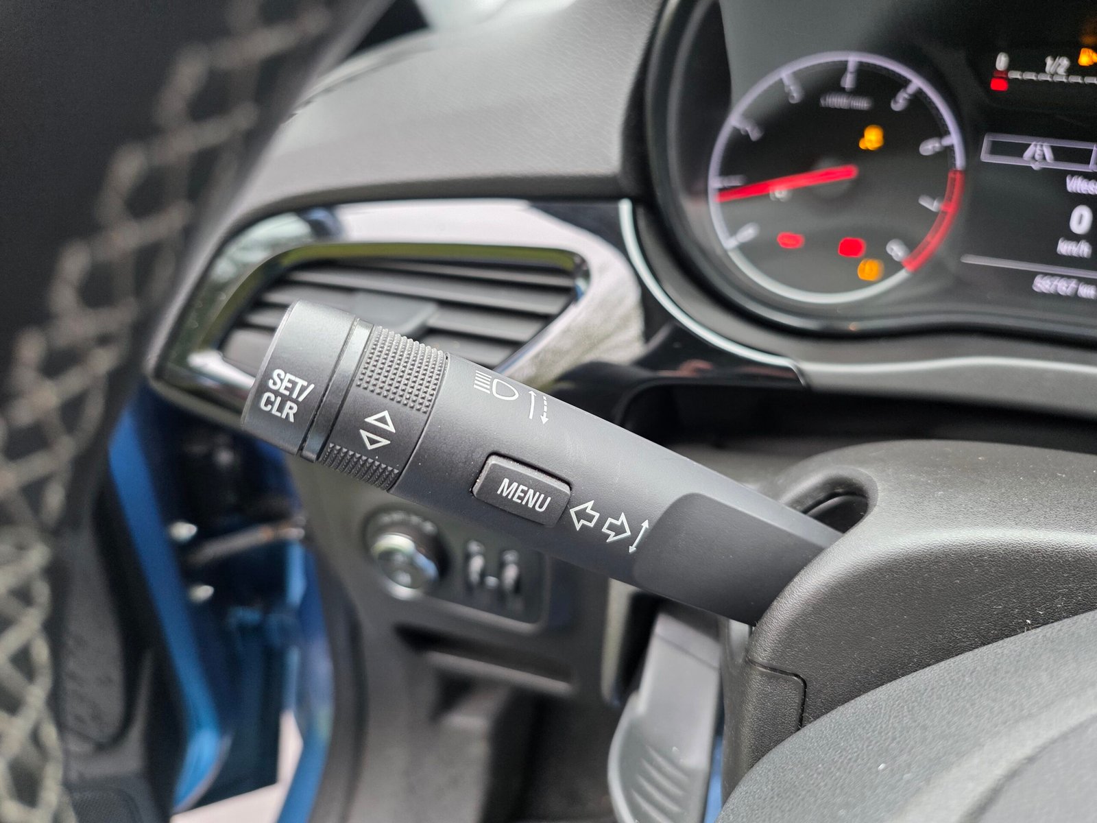 OPEL CORSA E – 1.4i 90ch BVM5 ACTIVE