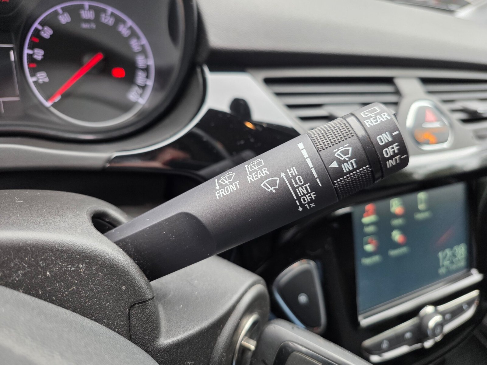 OPEL CORSA E – 1.4i 90ch BVM5 ACTIVE