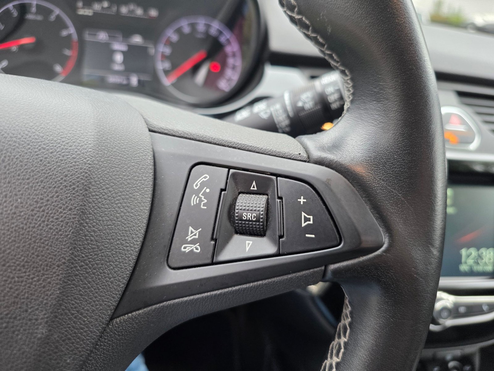 OPEL CORSA E – 1.4i 90ch BVM5 ACTIVE