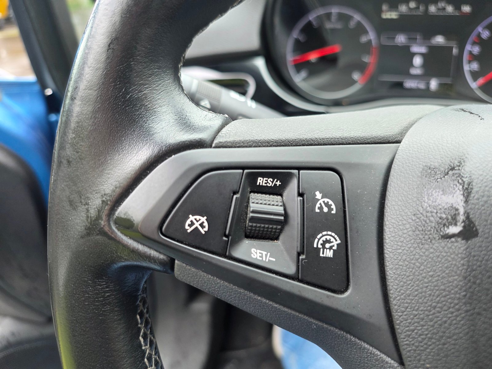 OPEL CORSA E – 1.4i 90ch BVM5 ACTIVE