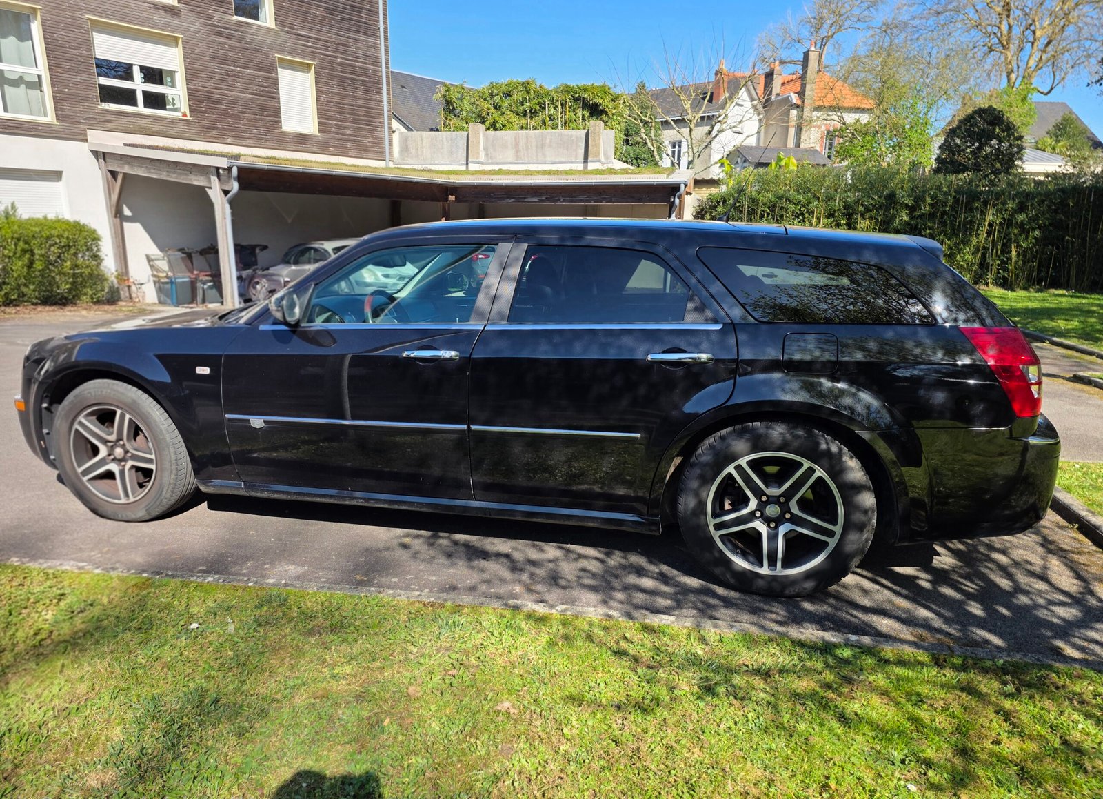 CHRYSLER 300C TOURING – 3.0 V6 218ch