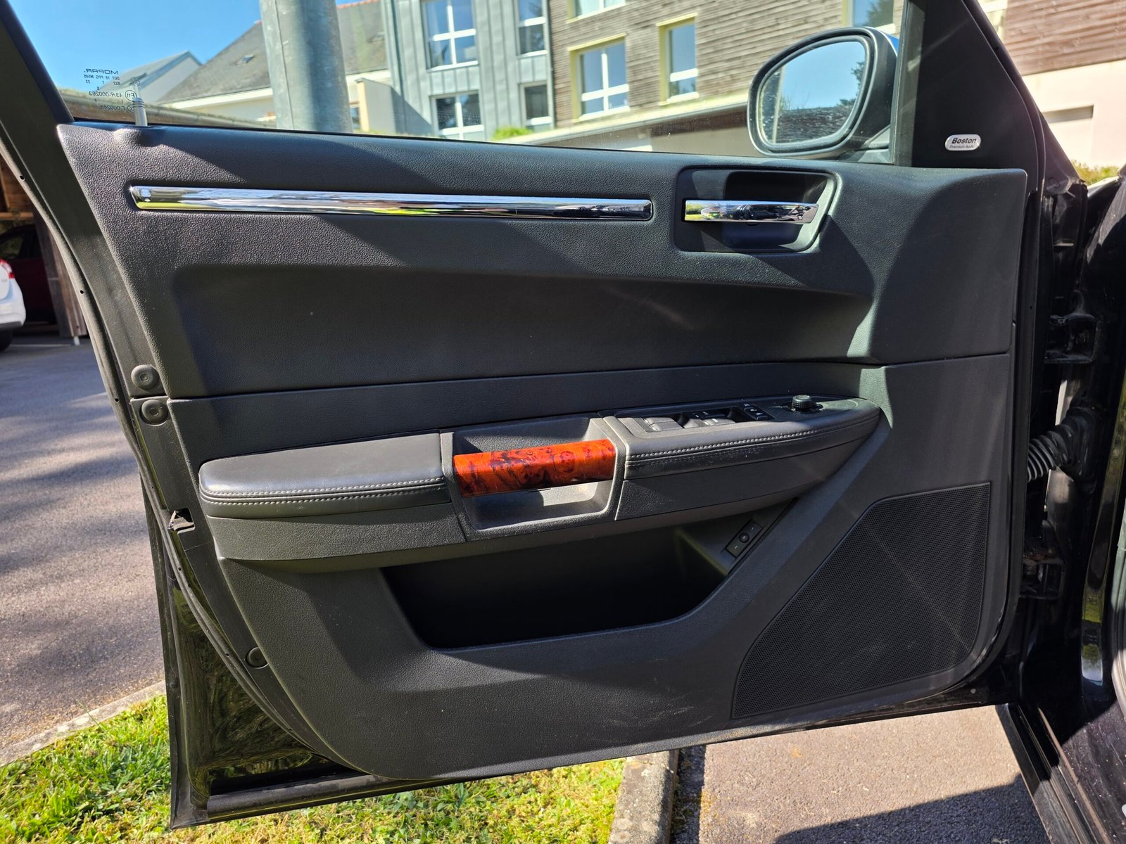 CHRYSLER 300C TOURING – 3.0 V6 218ch