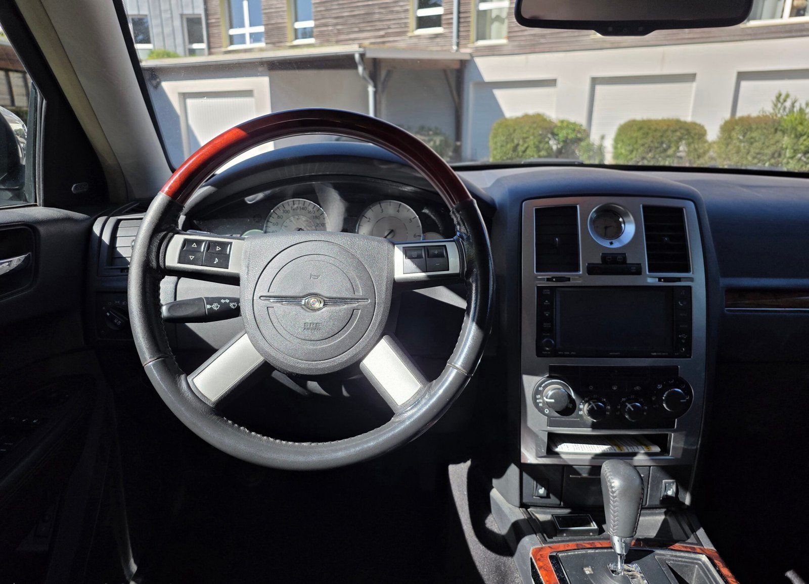 CHRYSLER 300C TOURING – 3.0 V6 218ch