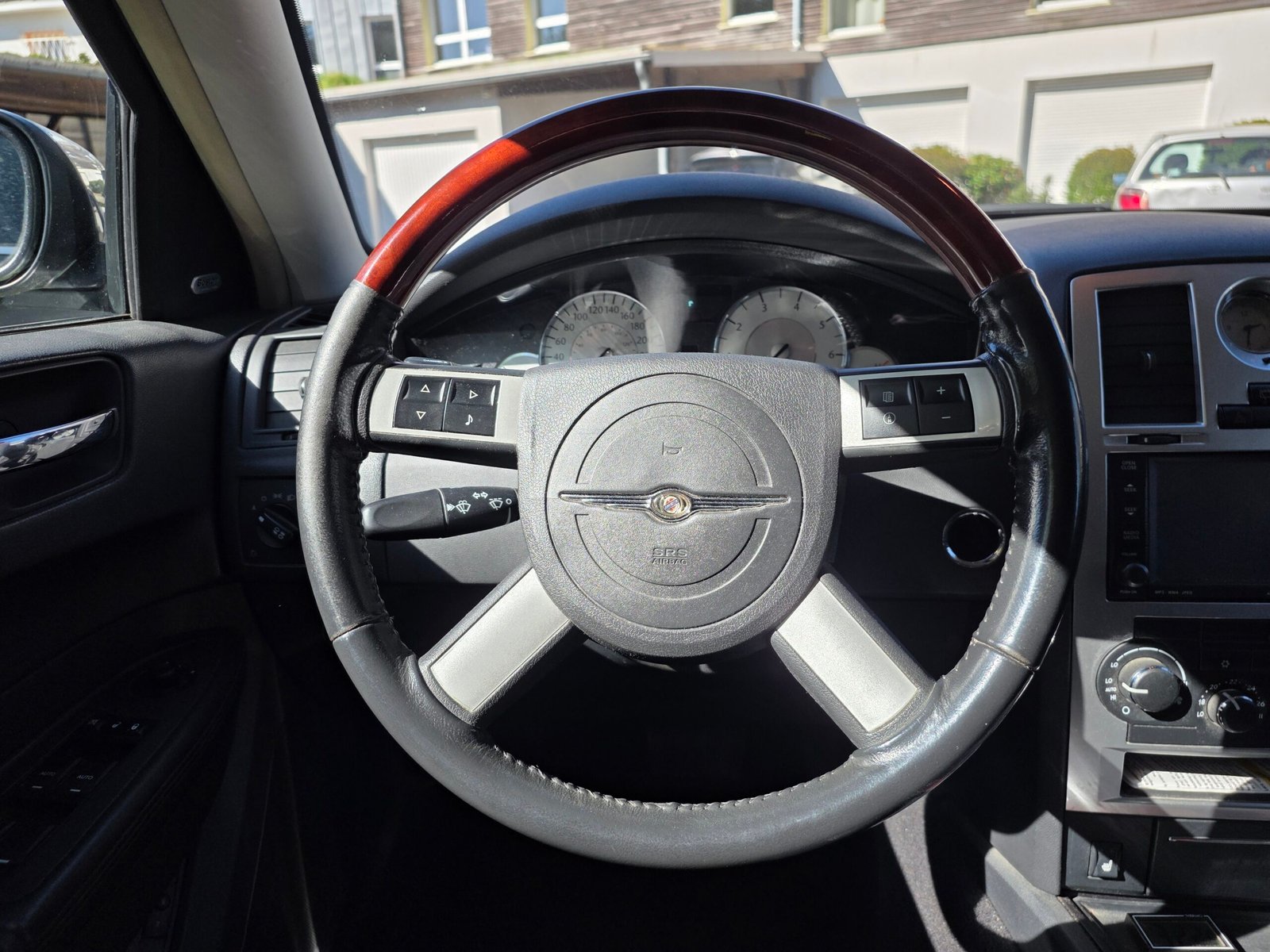 CHRYSLER 300C TOURING – 3.0 V6 218ch