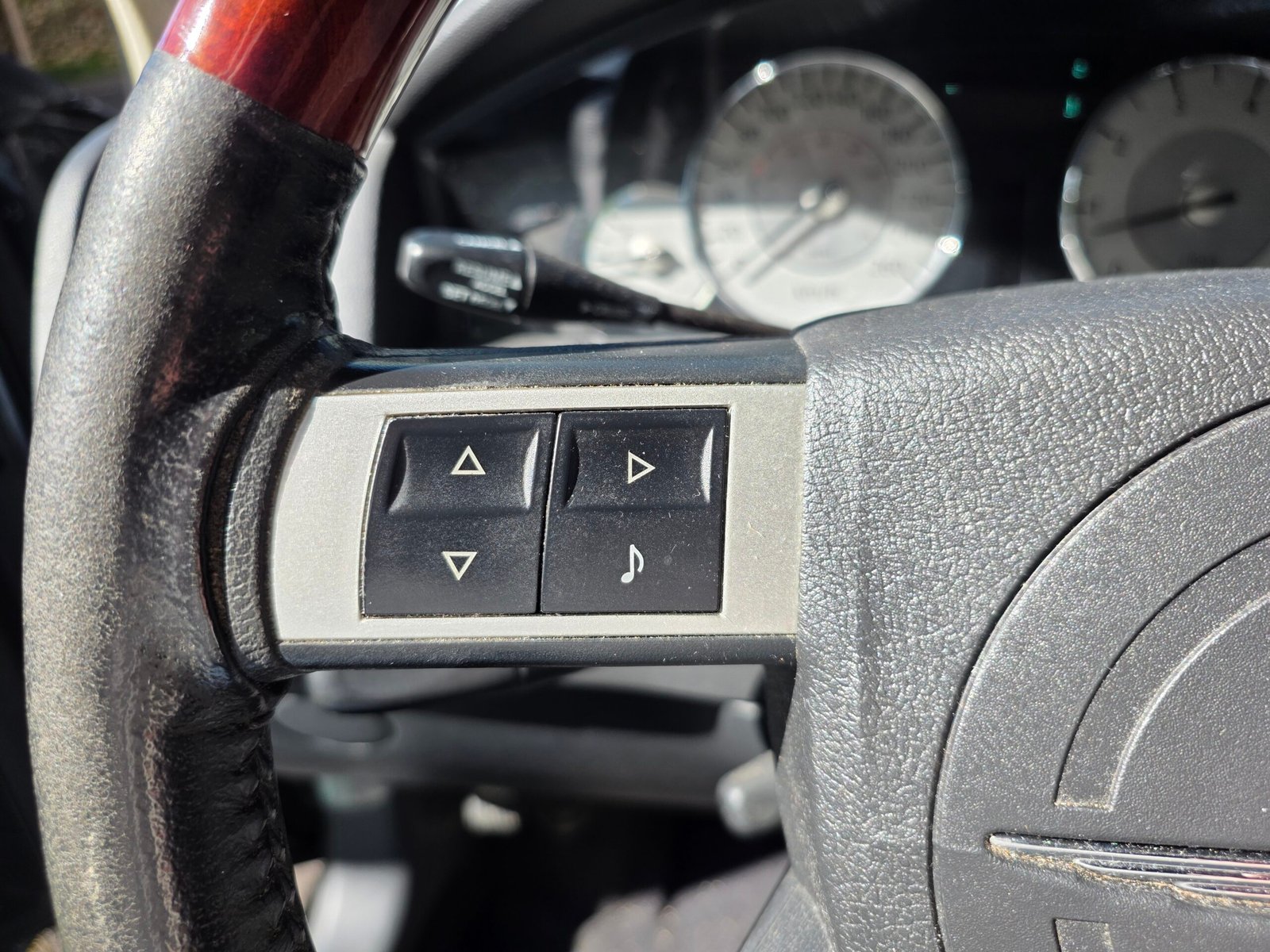 CHRYSLER 300C TOURING – 3.0 V6 218ch