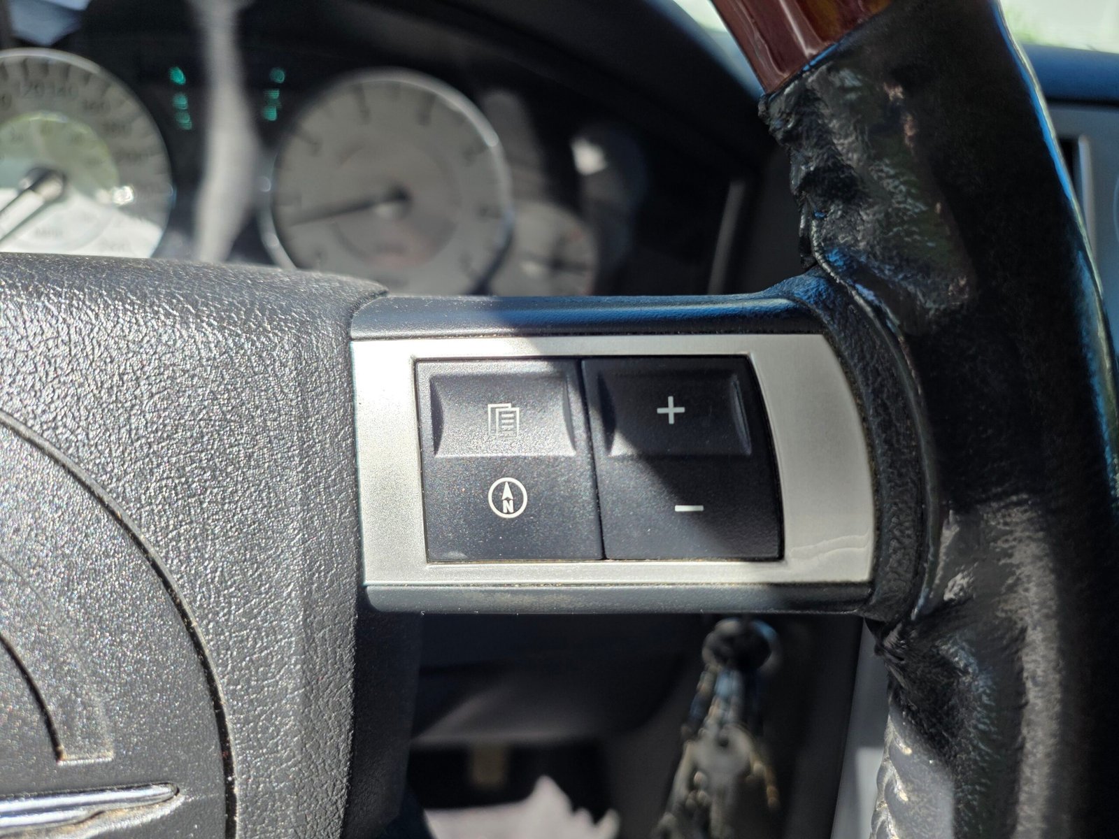 CHRYSLER 300C TOURING – 3.0 V6 218ch