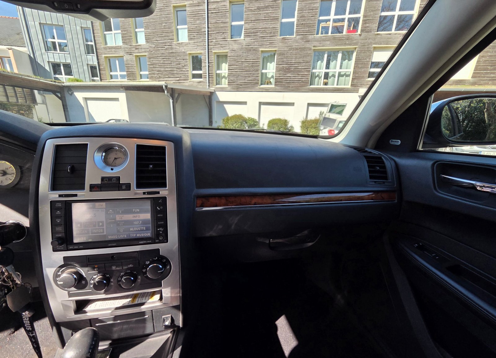 CHRYSLER 300C TOURING – 3.0 V6 218ch