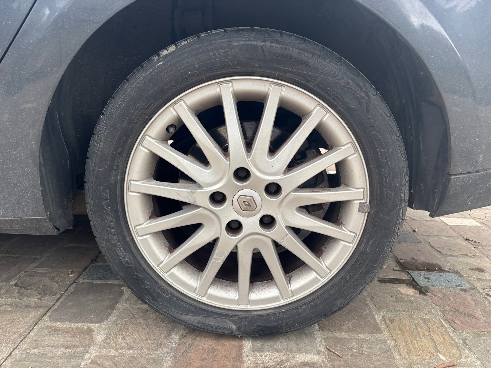 RENAULT Laguna 2.0 i 16V 140Ch “Expression”