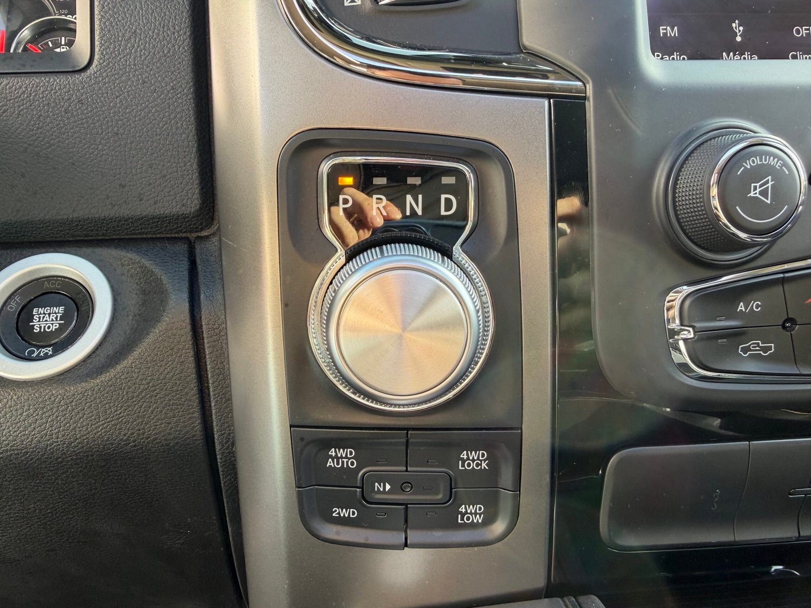 DODGE RAM 1500 Hemi V8 Flexfuel 395ch