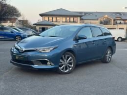 TOYOTA Auris Phase 2 Wagon 1.8 VVT-i HSD 16V CVT Hybride 99 cv Boîte auto / SUIVI COMPLET TOYOTA