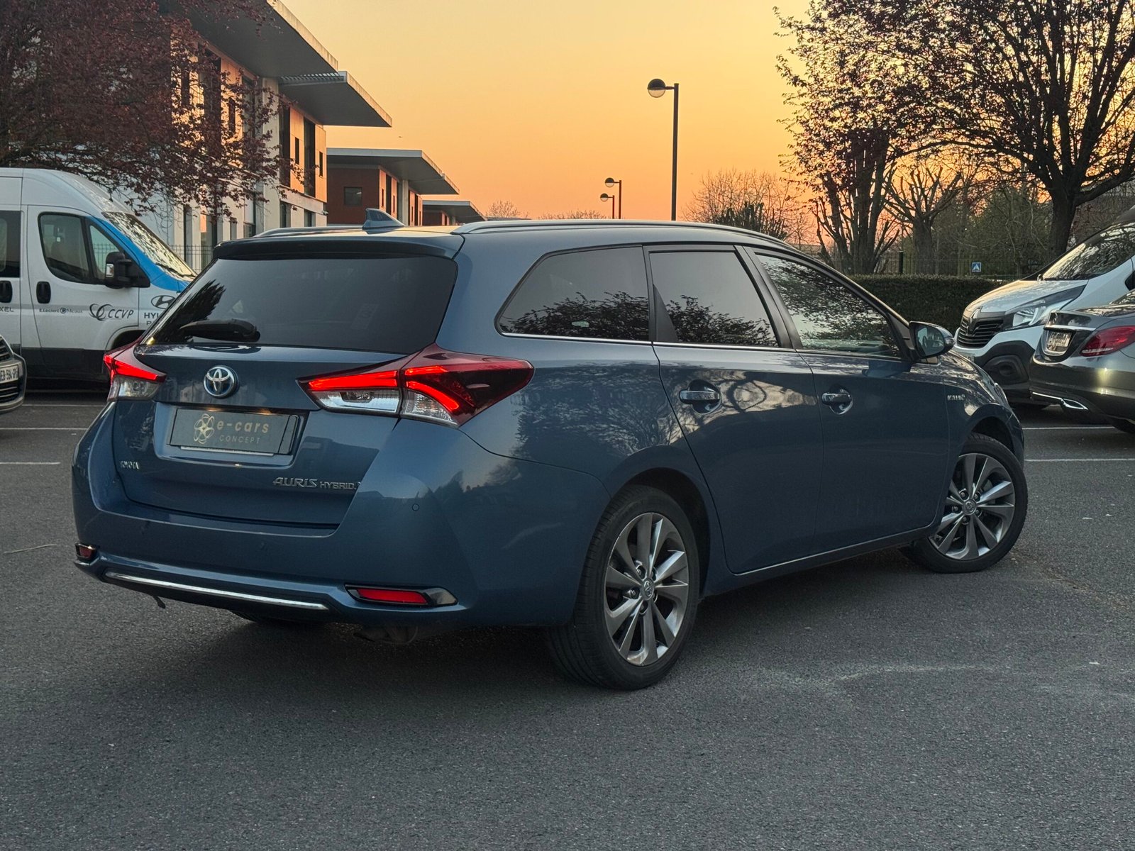 TOYOTA Auris Phase 2 Wagon 1.8 VVT-i HSD 16V CVT Hybride 99 cv Boîte auto / SUIVI COMPLET TOYOTA