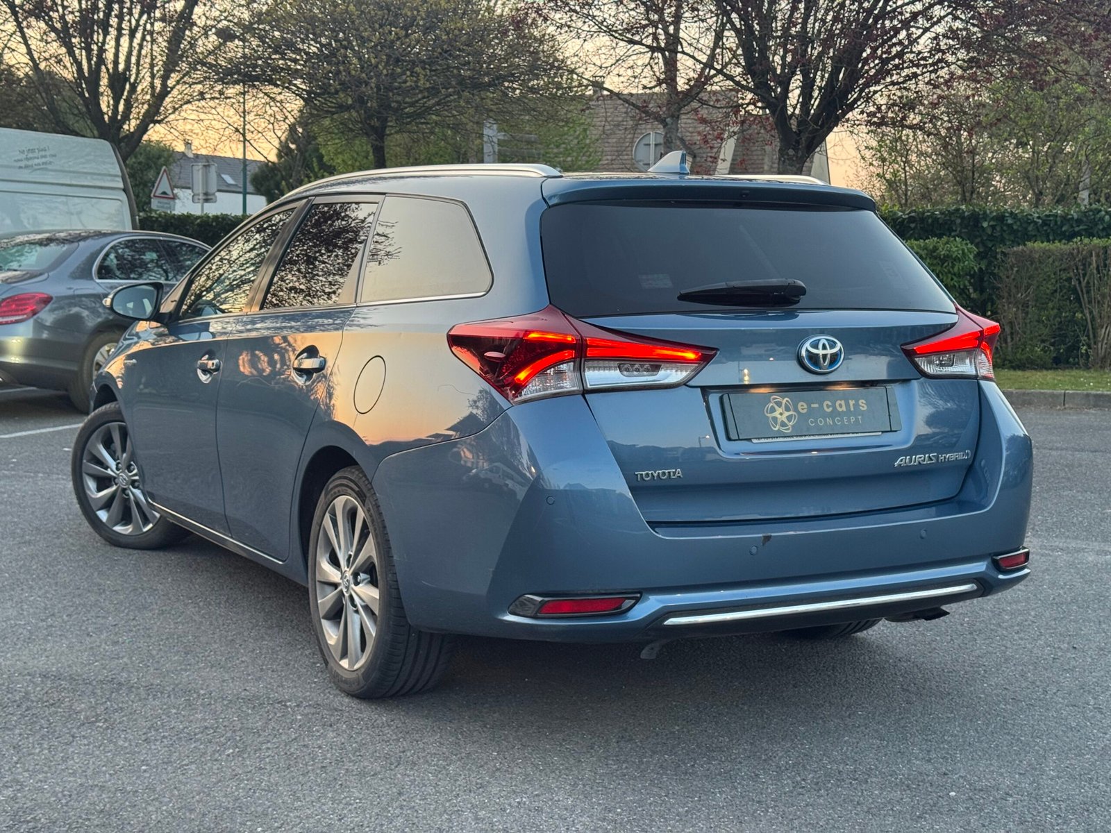 TOYOTA Auris Phase 2 Wagon 1.8 VVT-i HSD 16V CVT Hybride 99 cv Boîte auto / SUIVI COMPLET TOYOTA