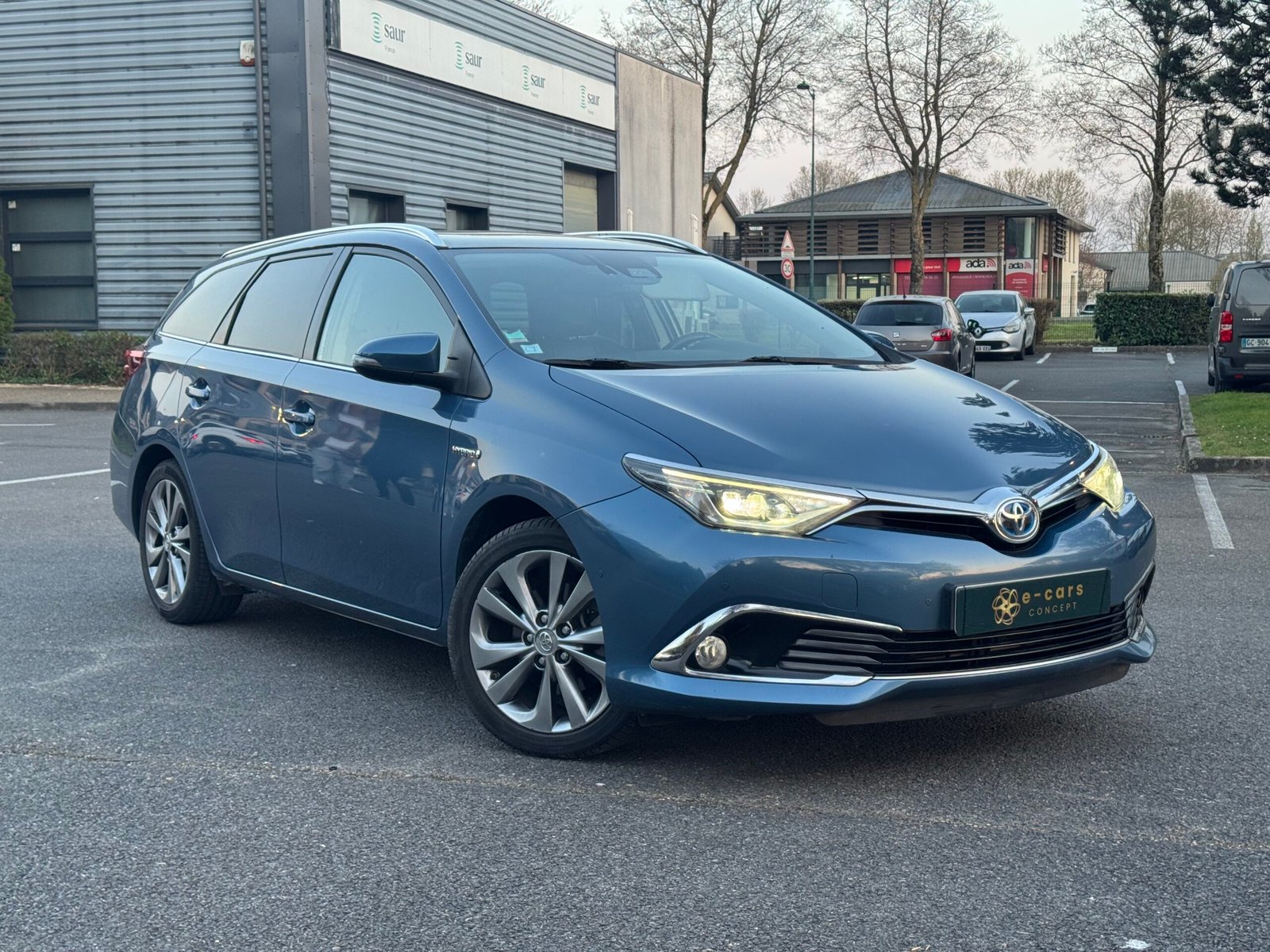 TOYOTA Auris Phase 2 Wagon 1.8 VVT-i HSD 16V CVT Hybride 99 cv Boîte auto / SUIVI COMPLET TOYOTA