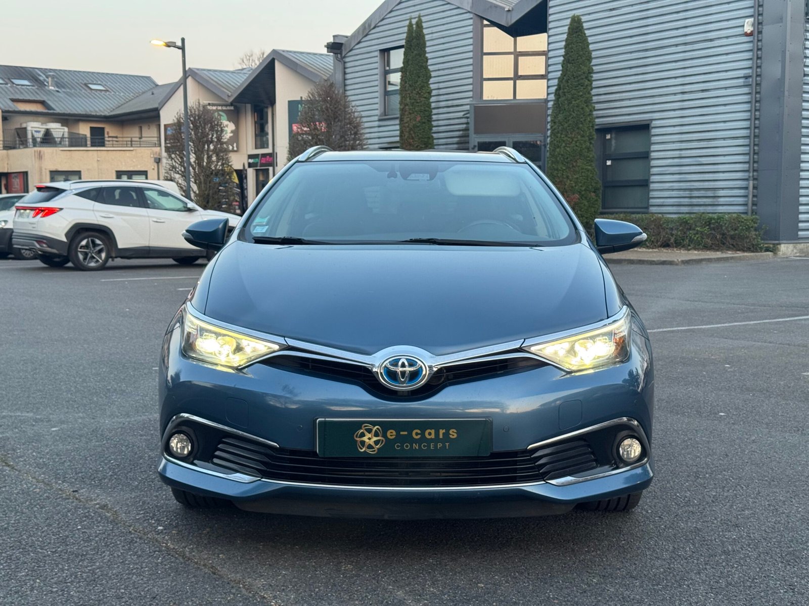 TOYOTA Auris Phase 2 Wagon 1.8 VVT-i HSD 16V CVT Hybride 99 cv Boîte auto / SUIVI COMPLET TOYOTA