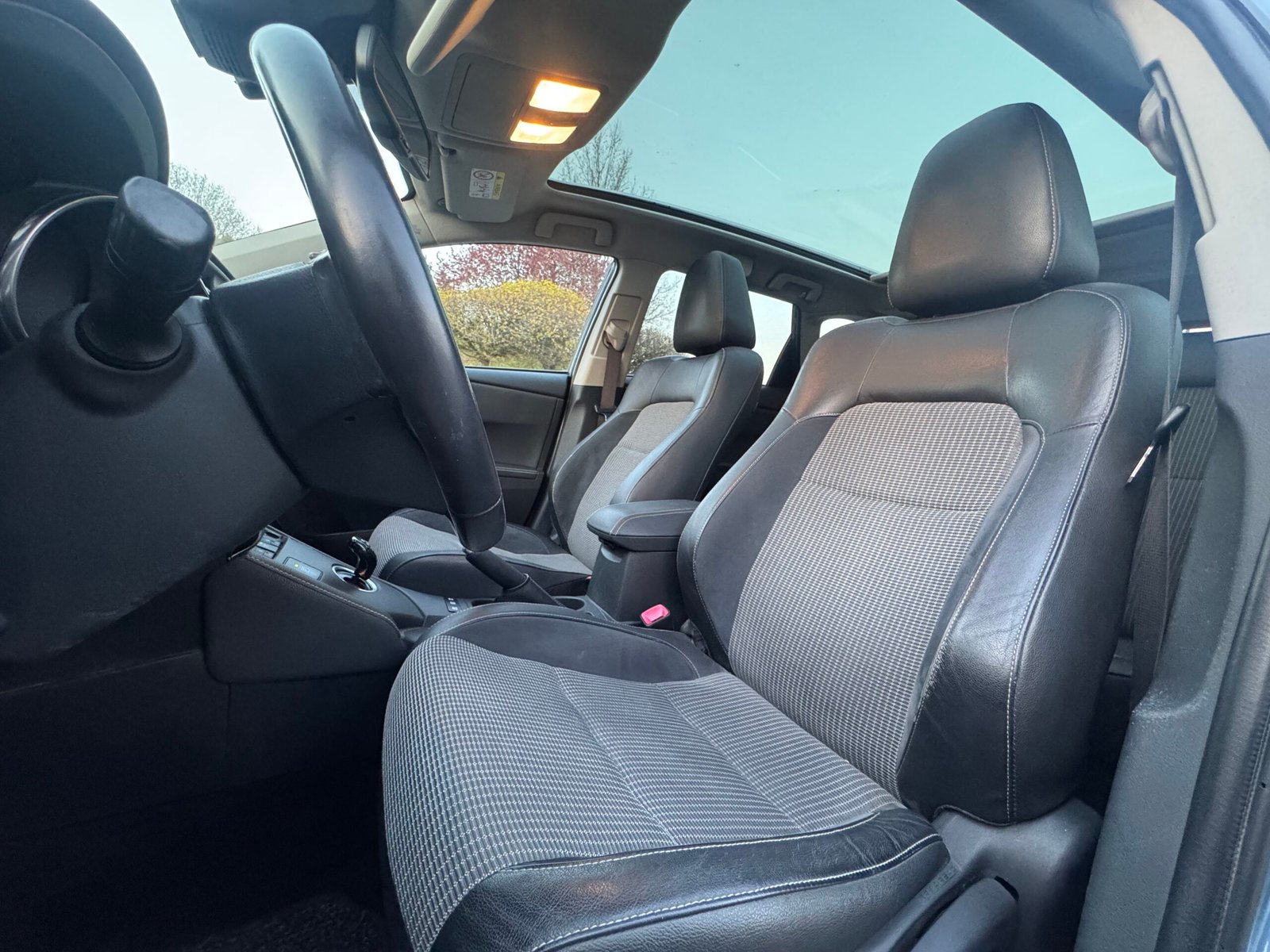 TOYOTA Auris Phase 2 Wagon 1.8 VVT-i HSD 16V CVT Hybride 99 cv Boîte auto / SUIVI COMPLET TOYOTA