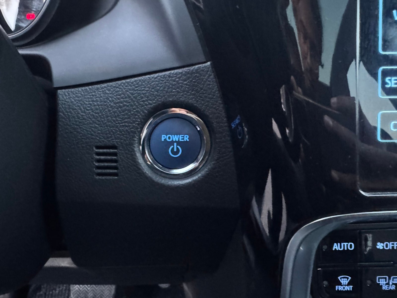 TOYOTA Auris Phase 2 Wagon 1.8 VVT-i HSD 16V CVT Hybride 99 cv Boîte auto / SUIVI COMPLET TOYOTA