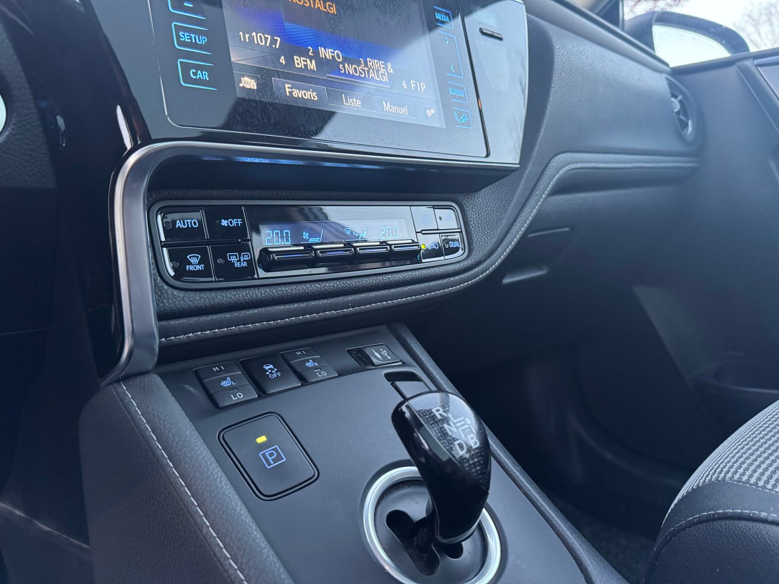 TOYOTA Auris Phase 2 Wagon 1.8 VVT-i HSD 16V CVT Hybride 99 cv Boîte auto / SUIVI COMPLET TOYOTA