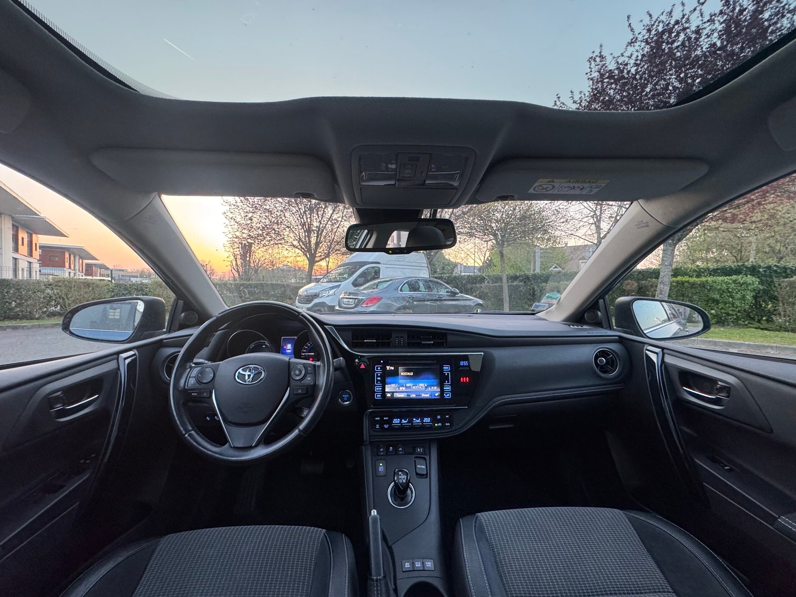 TOYOTA Auris Phase 2 Wagon 1.8 VVT-i HSD 16V CVT Hybride 99 cv Boîte auto / SUIVI COMPLET TOYOTA