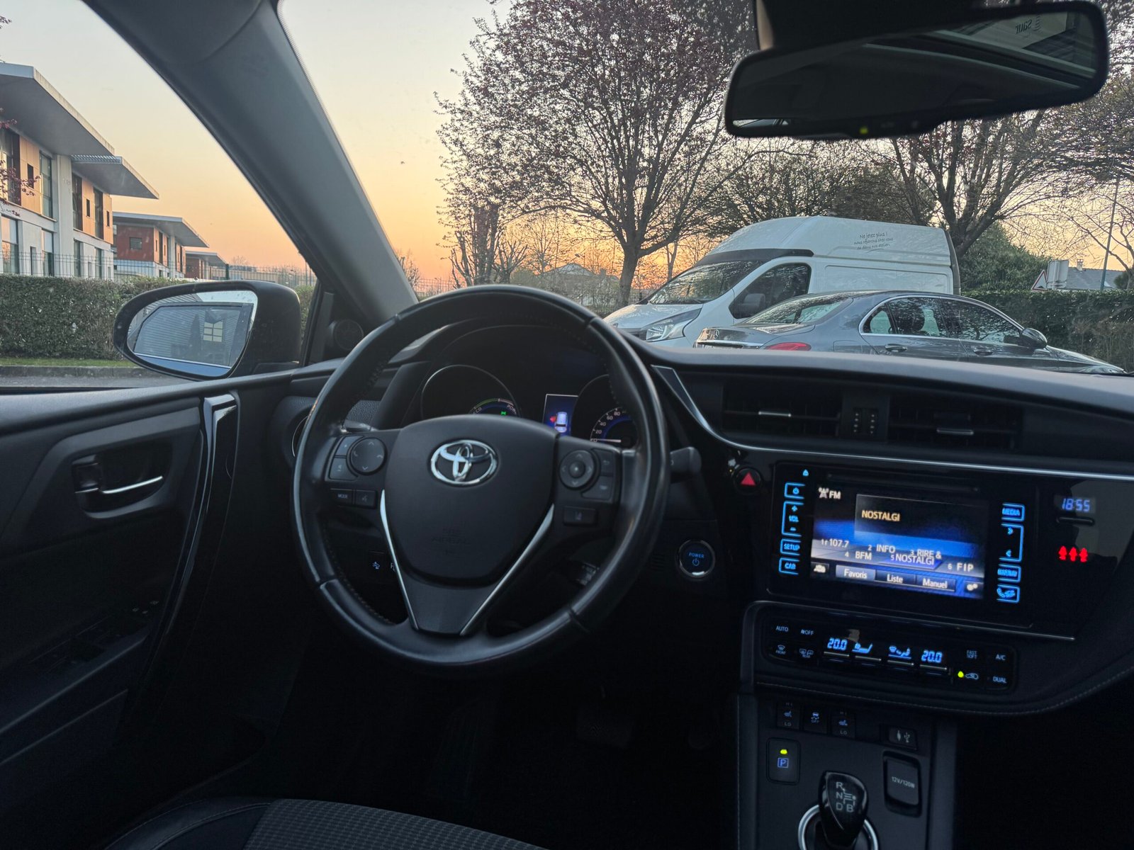 TOYOTA Auris Phase 2 Wagon 1.8 VVT-i HSD 16V CVT Hybride 99 cv Boîte auto / SUIVI COMPLET TOYOTA