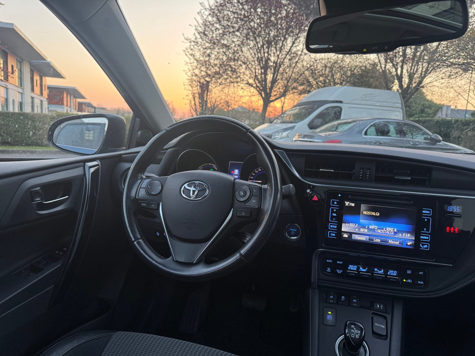 TOYOTA Auris Phase 2 Wagon 1.8 VVT-i HSD 16V CVT Hybride 99 cv Boîte auto / SUIVI COMPLET TOYOTA