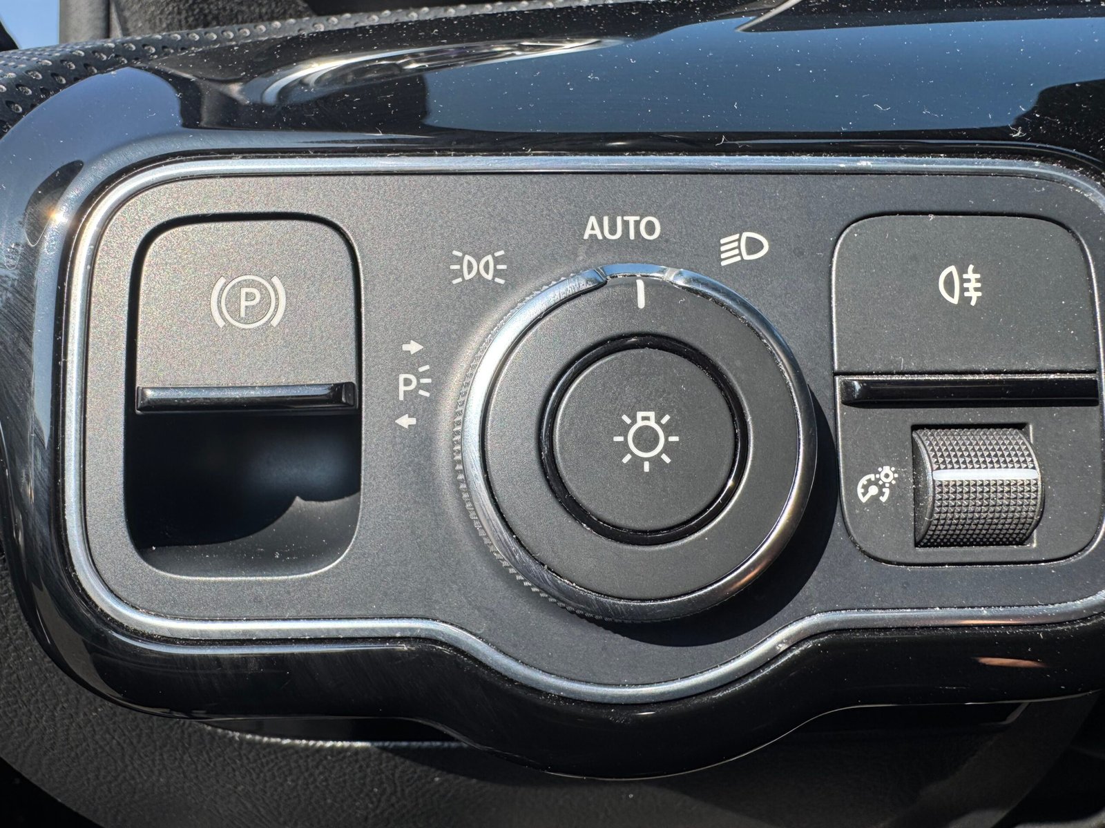 MERCEDES-BENZ Classe A Hatchback 180 d 1.5 d 8V 7G-DCT 116 cv Boîte auto PACK-AMG / SUIVI MERCEDES