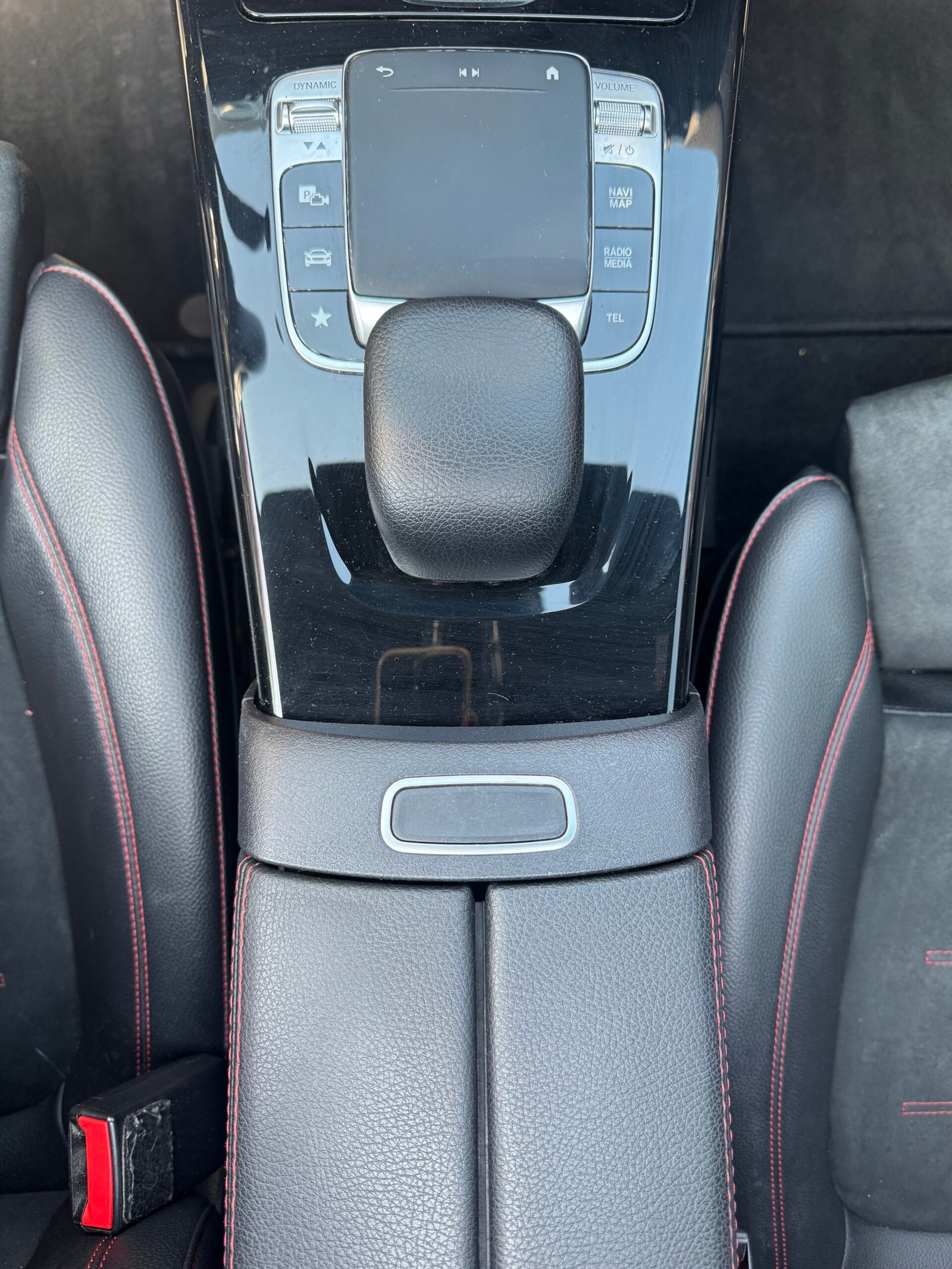 MERCEDES-BENZ Classe A Hatchback 180 d 1.5 d 8V 7G-DCT 116 cv Boîte auto PACK-AMG / SUIVI MERCEDES