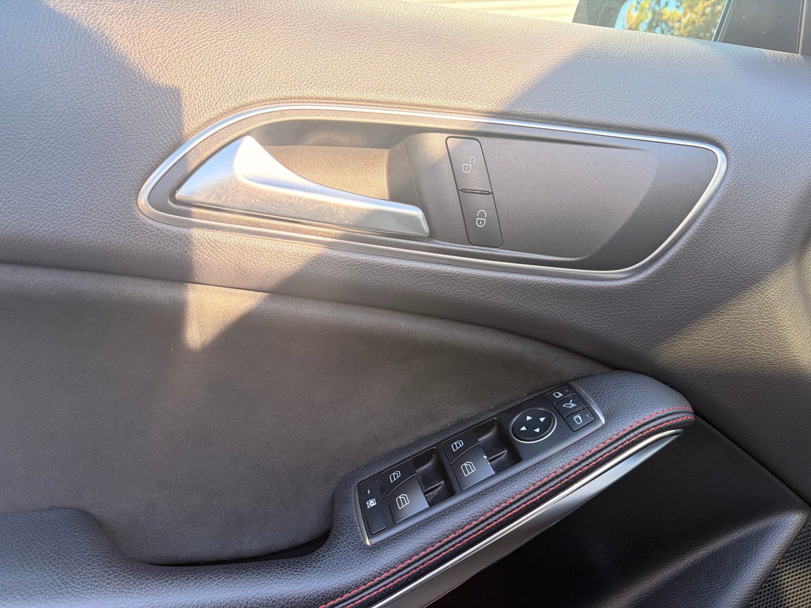 MERCEDES-BENZ Classe GLA (X156) 250 2.0 i 16V Turbo 4MATIC 7G-DCT 211 cv Boîte auto Fascination