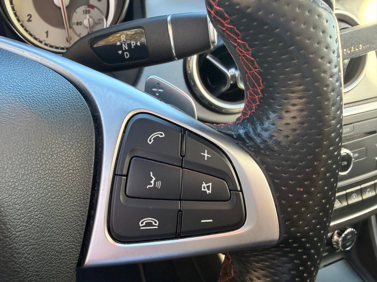 MERCEDES-BENZ Classe GLA (X156) 250 2.0 i 16V Turbo 4MATIC 7G-DCT 211 cv Boîte auto Fascination