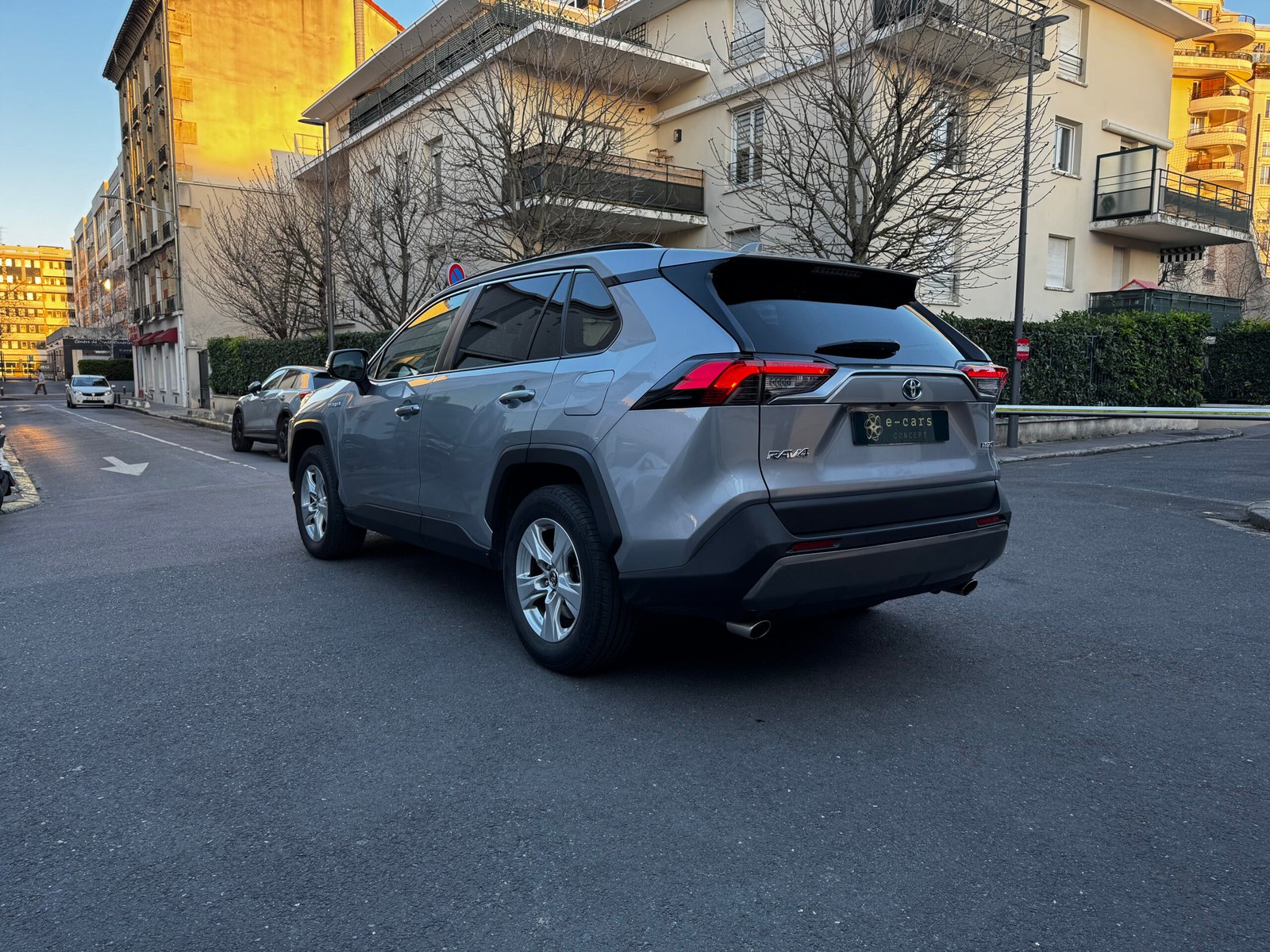 TOYOTA RAV4 V 2.5 VVT-iE 16V 218 Hybrid 2WD E-CVT 177 ch