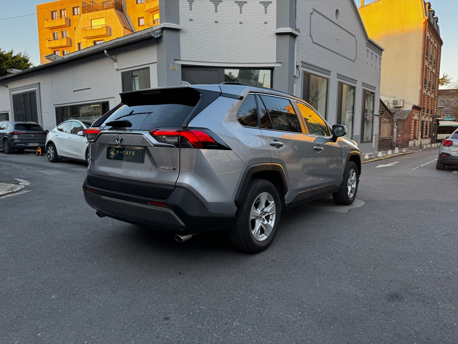TOYOTA RAV4 V 2.5 VVT-iE 16V 218 Hybrid 2WD E-CVT 177 ch