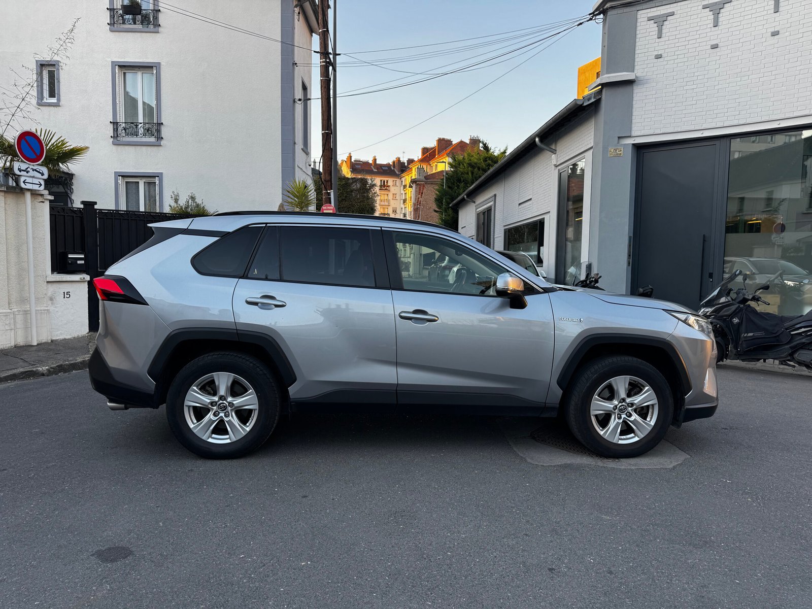 TOYOTA RAV4 V 2.5 VVT-iE 16V 218 Hybrid 2WD E-CVT 177 ch