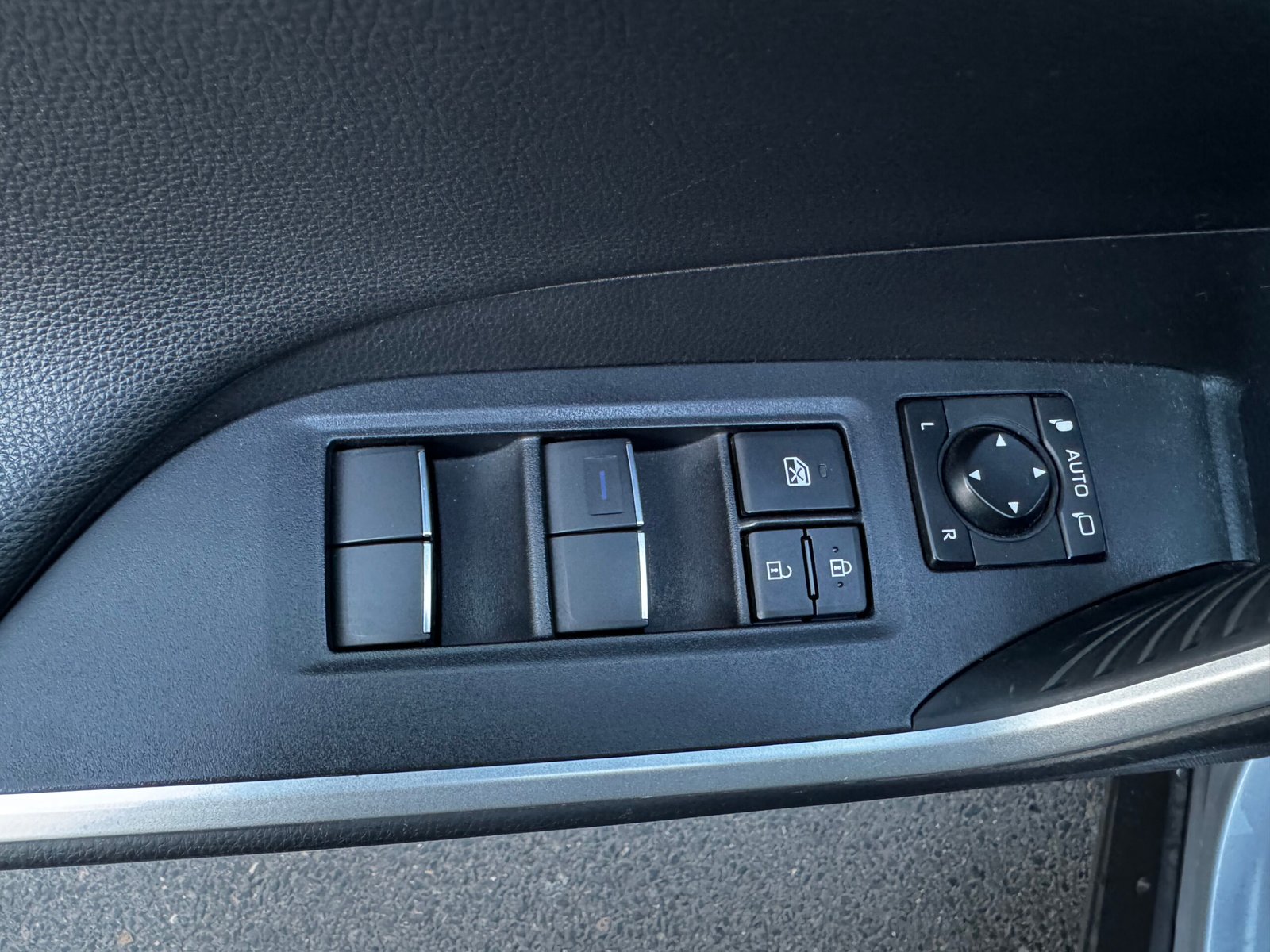 TOYOTA RAV4 V 2.5 VVT-iE 16V 218 Hybrid 2WD E-CVT 177 ch