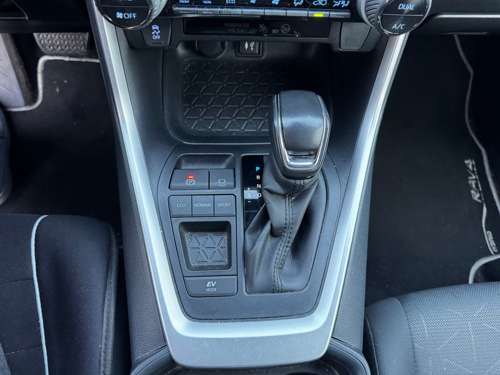 TOYOTA RAV4 V 2.5 VVT-iE 16V 218 Hybrid 2WD E-CVT 177 ch