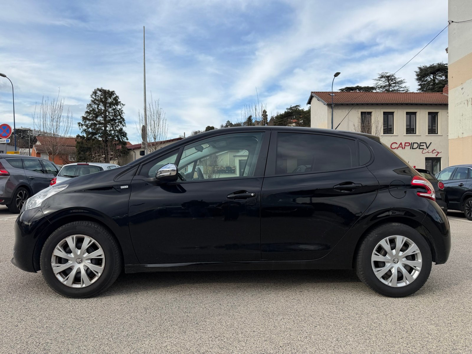 PEUGEOT 208 1.4 HDI 68 ch *STYLE*