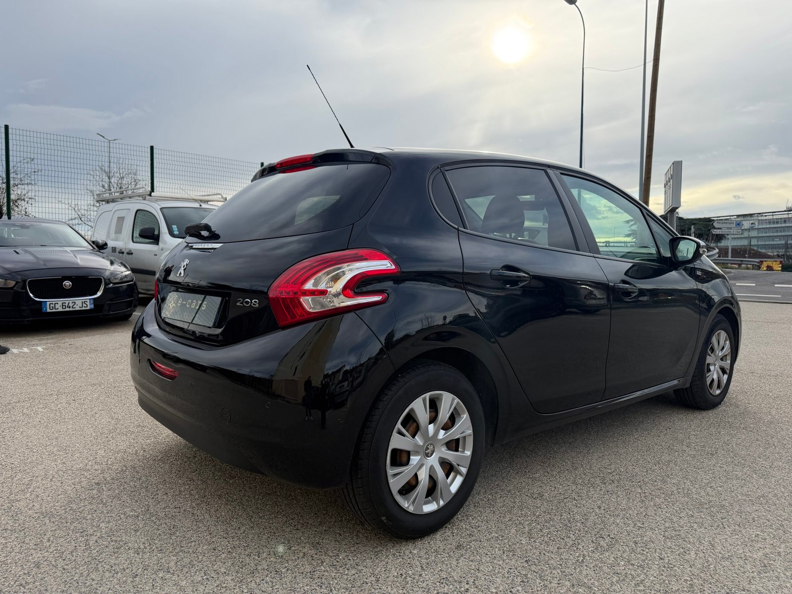 PEUGEOT 208 1.4 HDI 68 ch *STYLE*