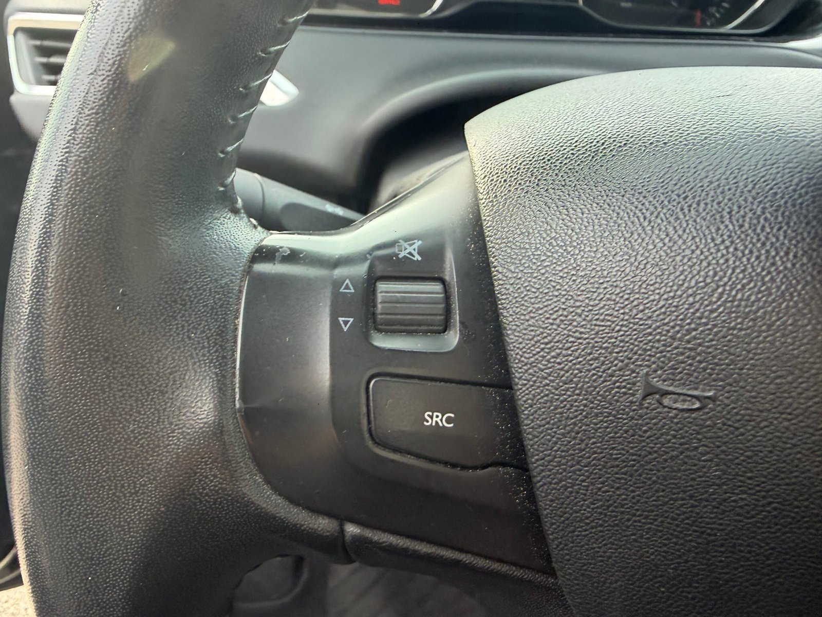 PEUGEOT 208 1.4 HDI 68 ch *STYLE*