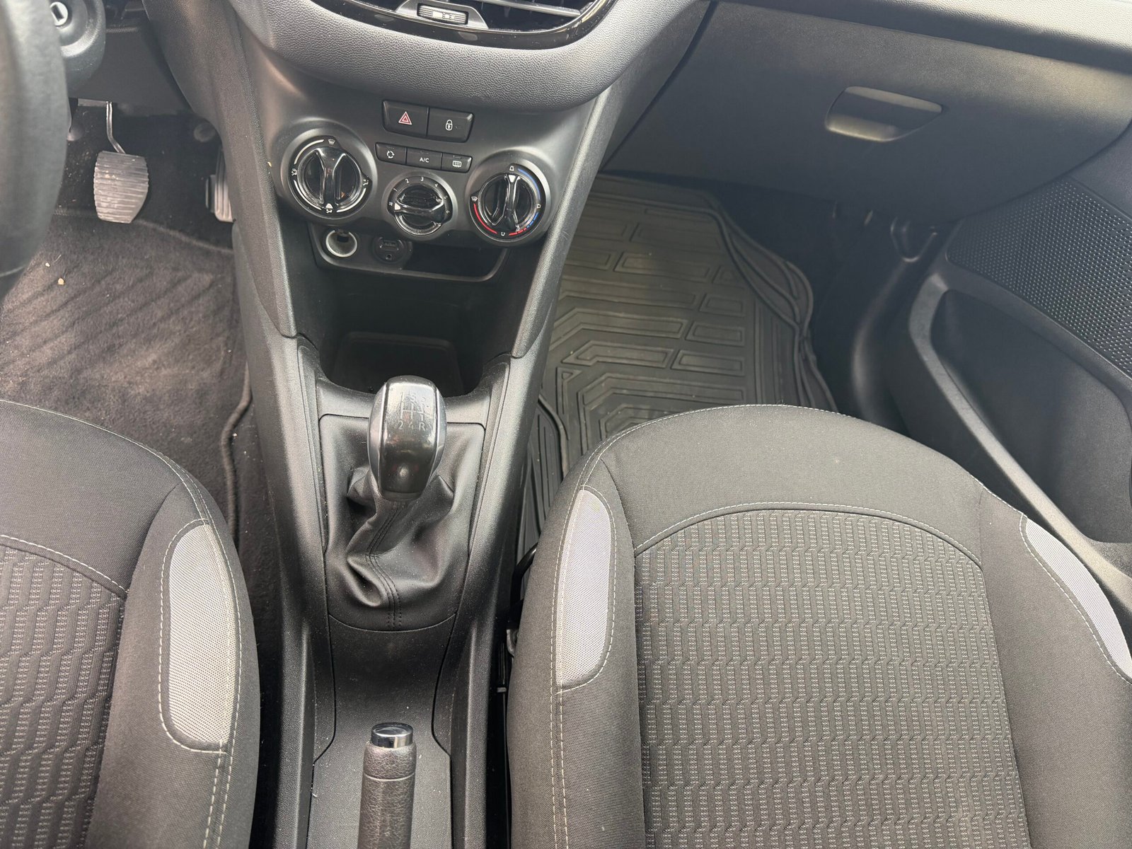 PEUGEOT 208 1.4 HDI 68 ch *STYLE*